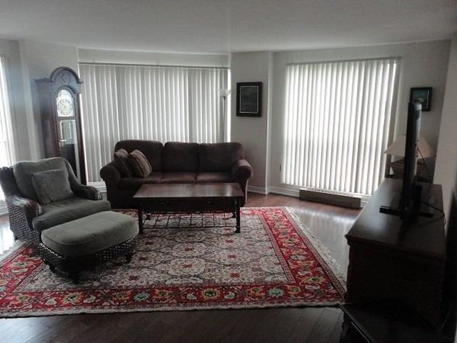 1304 - 2155 Burnhamthorpe Rd W