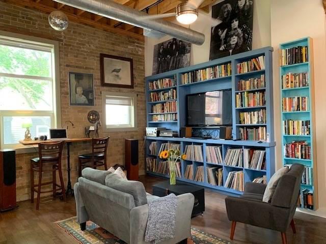 27 Brock Ave, Unit 211