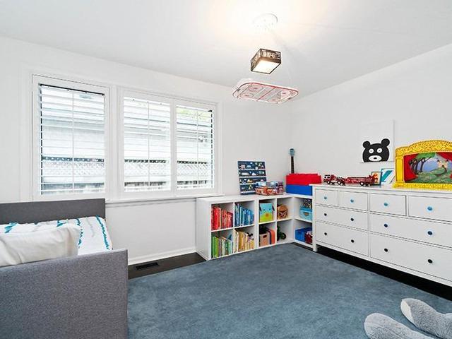 14 Riverbank Dr