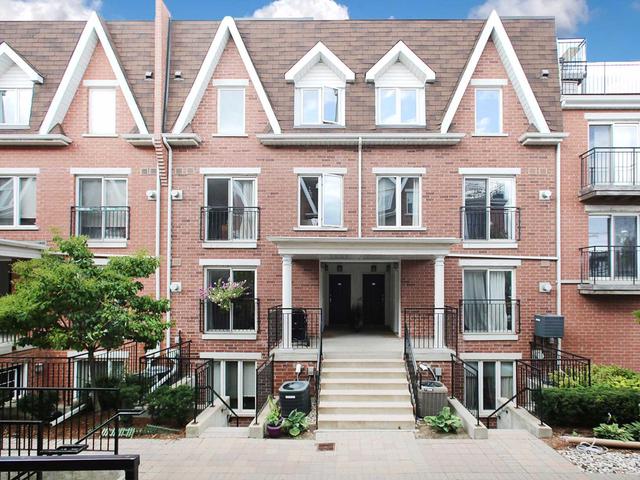 12 Laidlaw St, Unit 828
