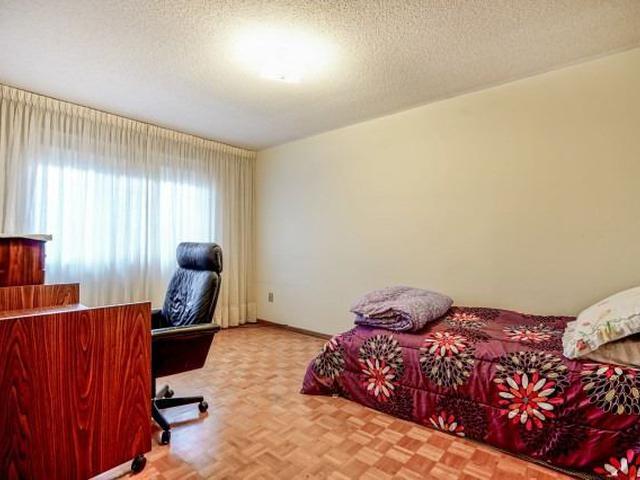 37 Woodlot Cres