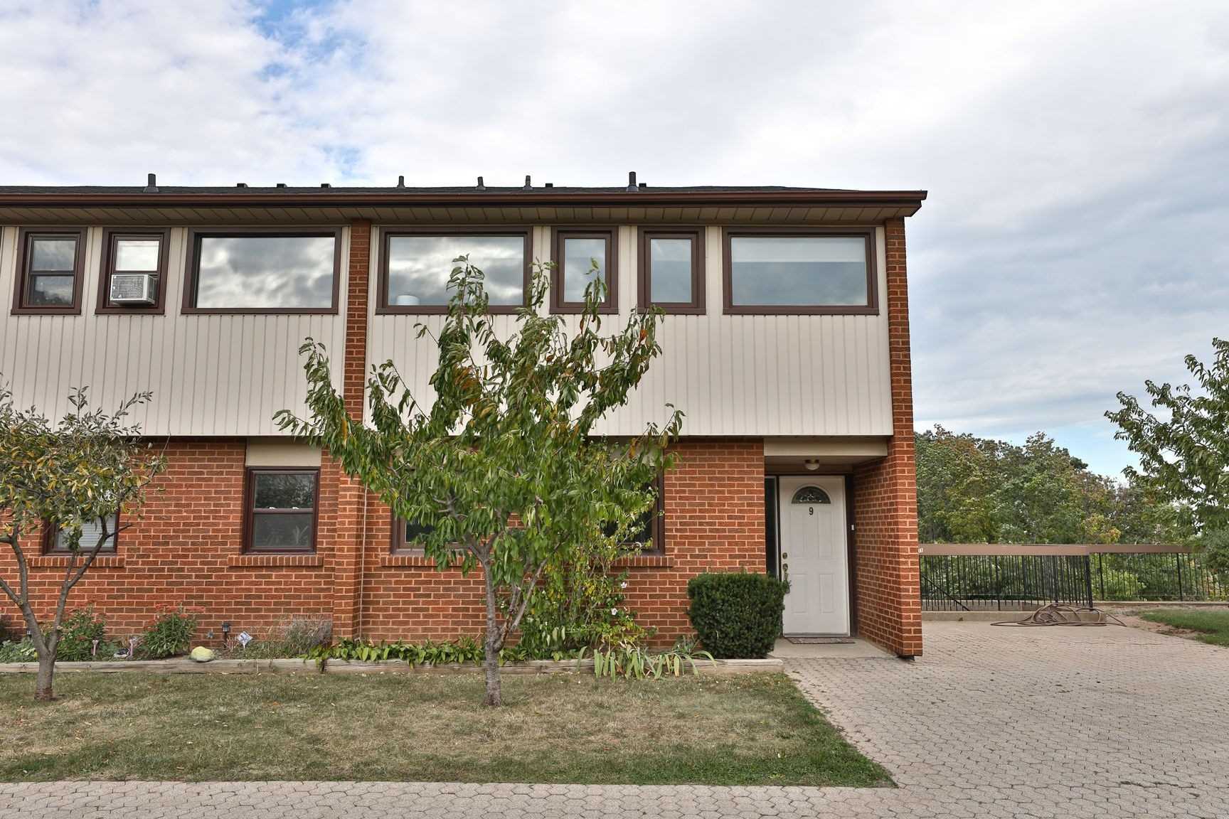 9 530 Falgarwood Dr, Oakville Sold, W4590512 Condos.ca