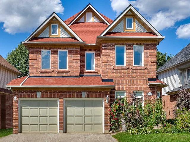 992 Queen St W