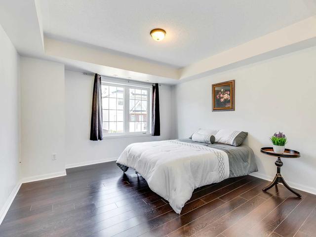 2 - 780 Neighbourhood Circ