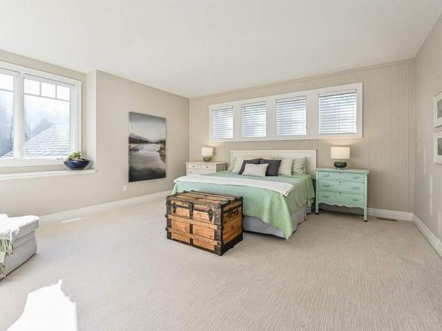 233 Linwood Cres