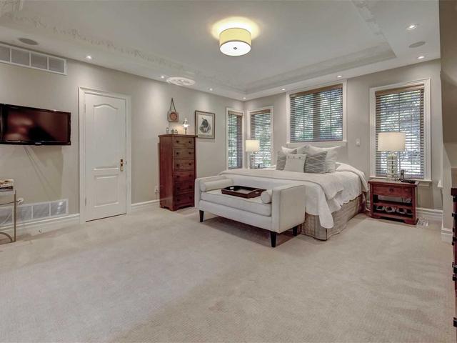 32 Sir Williams Lane