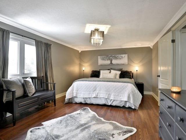 7002 Cordingley Cres