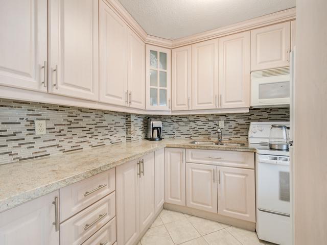 PH10 - 3625 Lakeshore Blvd W
