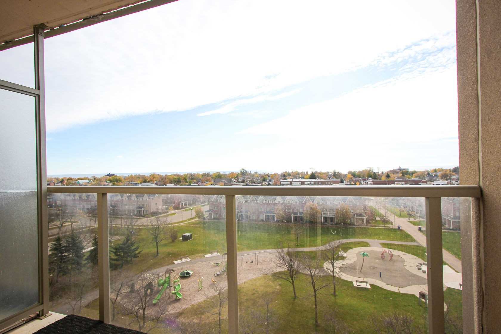 708 4 Elsinore Path, Etobicoke Sold,