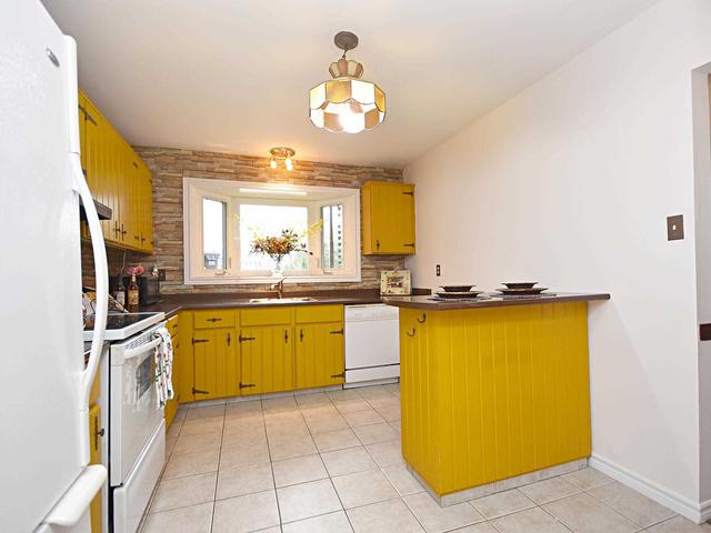 6073 Featherhead Cres