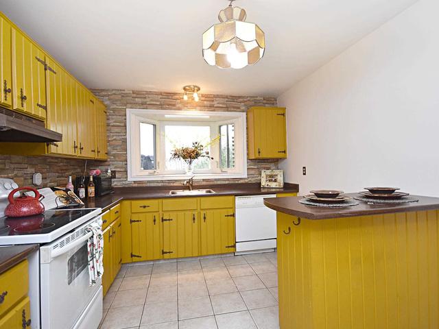 6073 Featherhead Cres