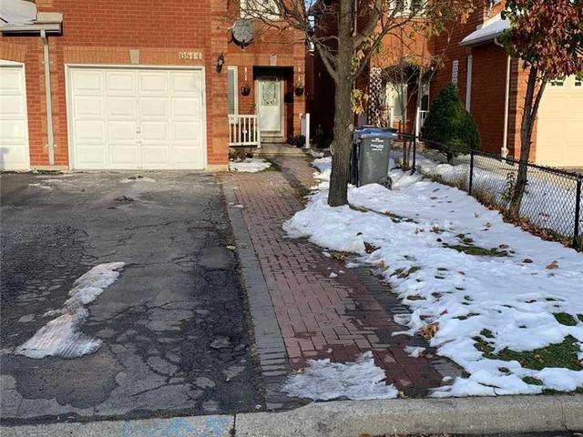 6844 Bansbridge Cres