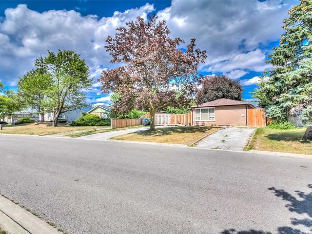 187 Folkstone Cres