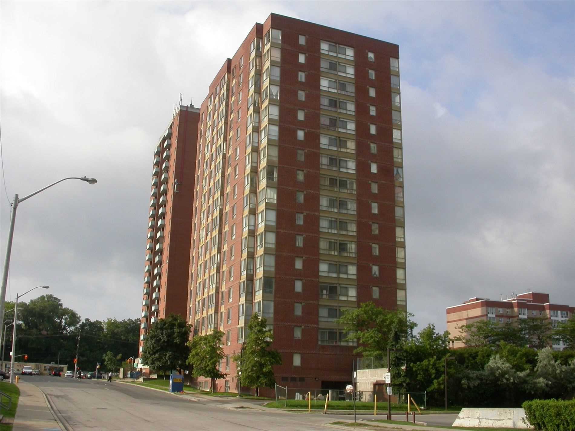 1002 2470 Eglinton Ave W, York Leased, W4643653 Condos.ca