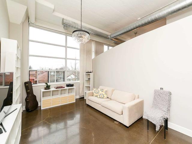 213 - 1001 Roselawn Ave