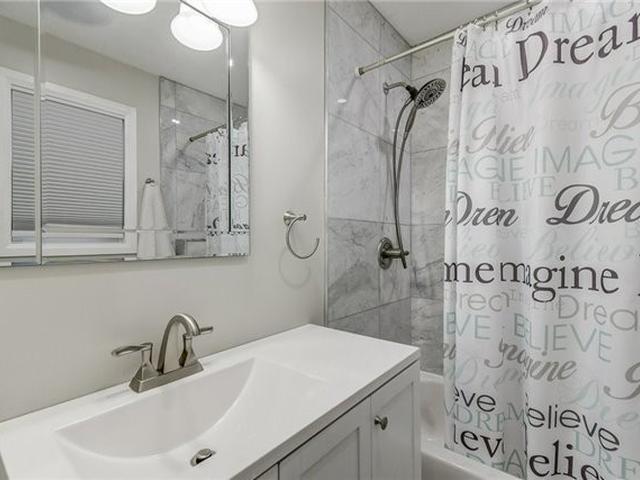 9 Carlyle Cres