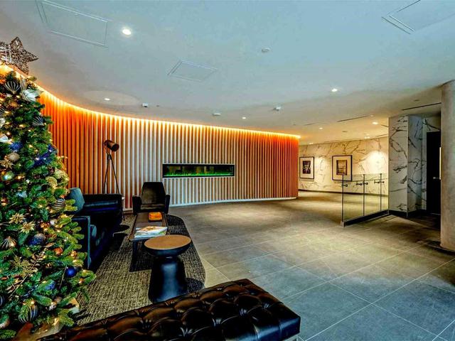 915 - 160 Flemington Rd