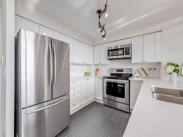 215 - 300 Manitoba St