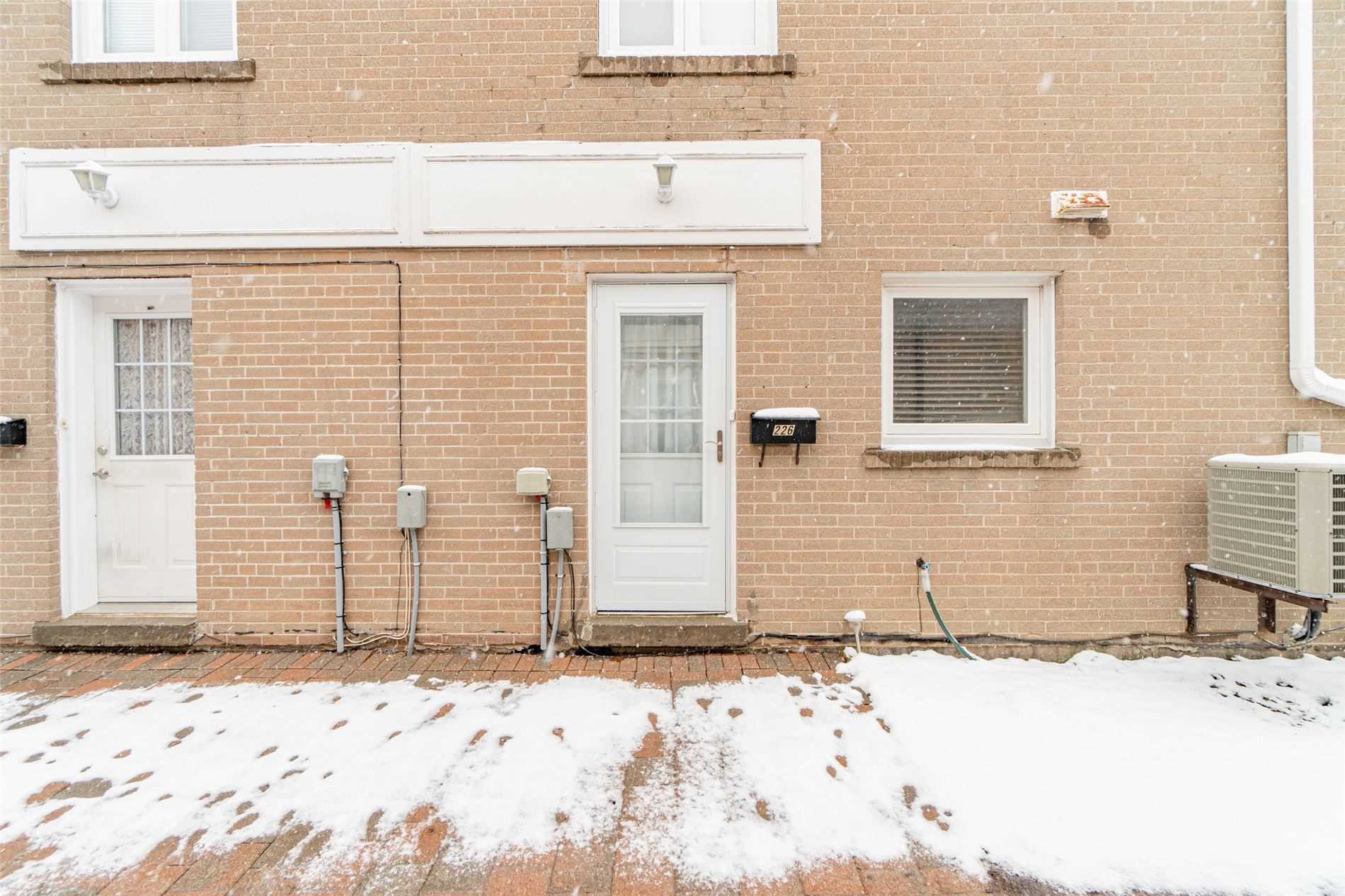 226 Townhouse Cres, Brampton Expired, W4705977 Condos.ca