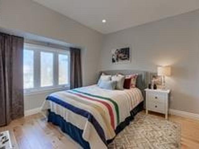 9 Hallam St