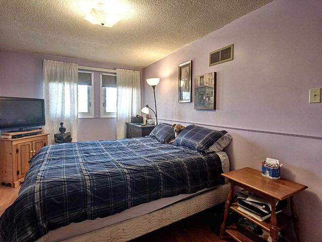 7011 Cordingley Cres