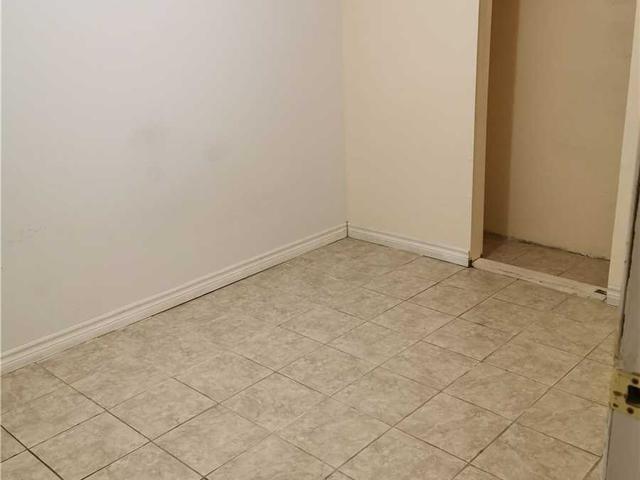 Bsmt#2 - 5975 Leeside Cres