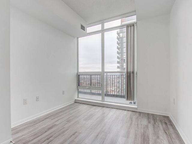 1919 - 800 Lawrence Ave W