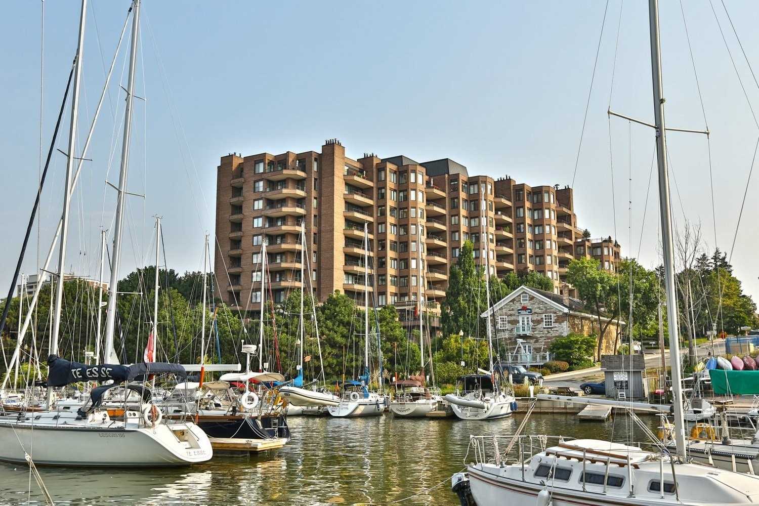 201 100 Lakeshore Rd E, Oakville