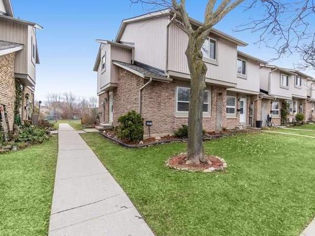 645 Woodward Ave