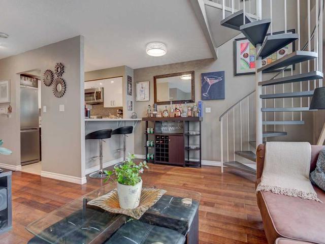 905 - 2261 Lake Shore Blvd W