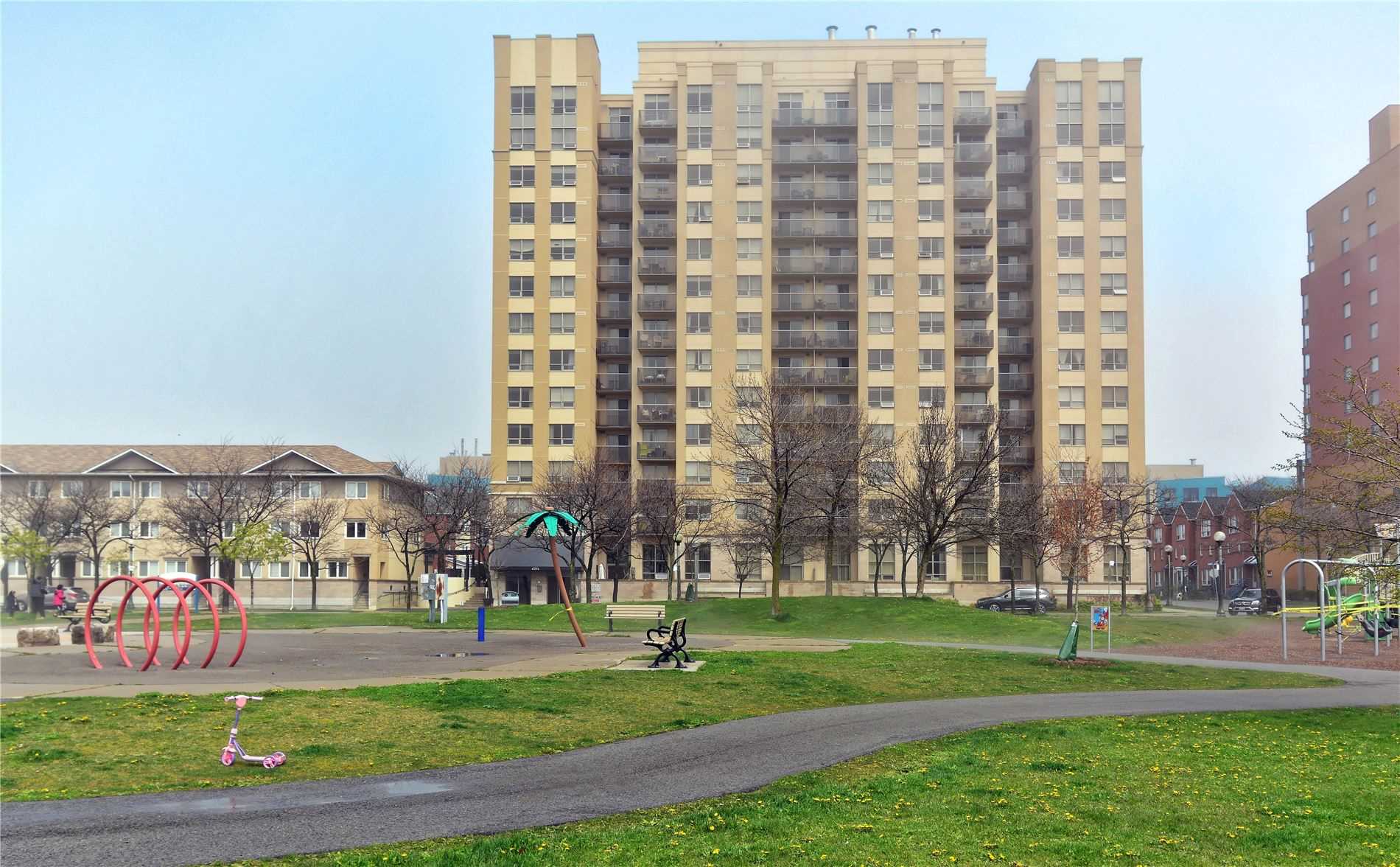 501 4 Elsinore Path, Etobicoke Sold,