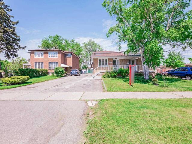 3469 Laddie Cres