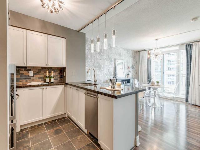 901 - 2121 Lake Shore Blvd W