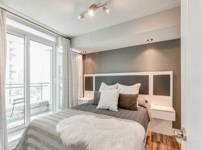 901 - 2121 Lake Shore Blvd W