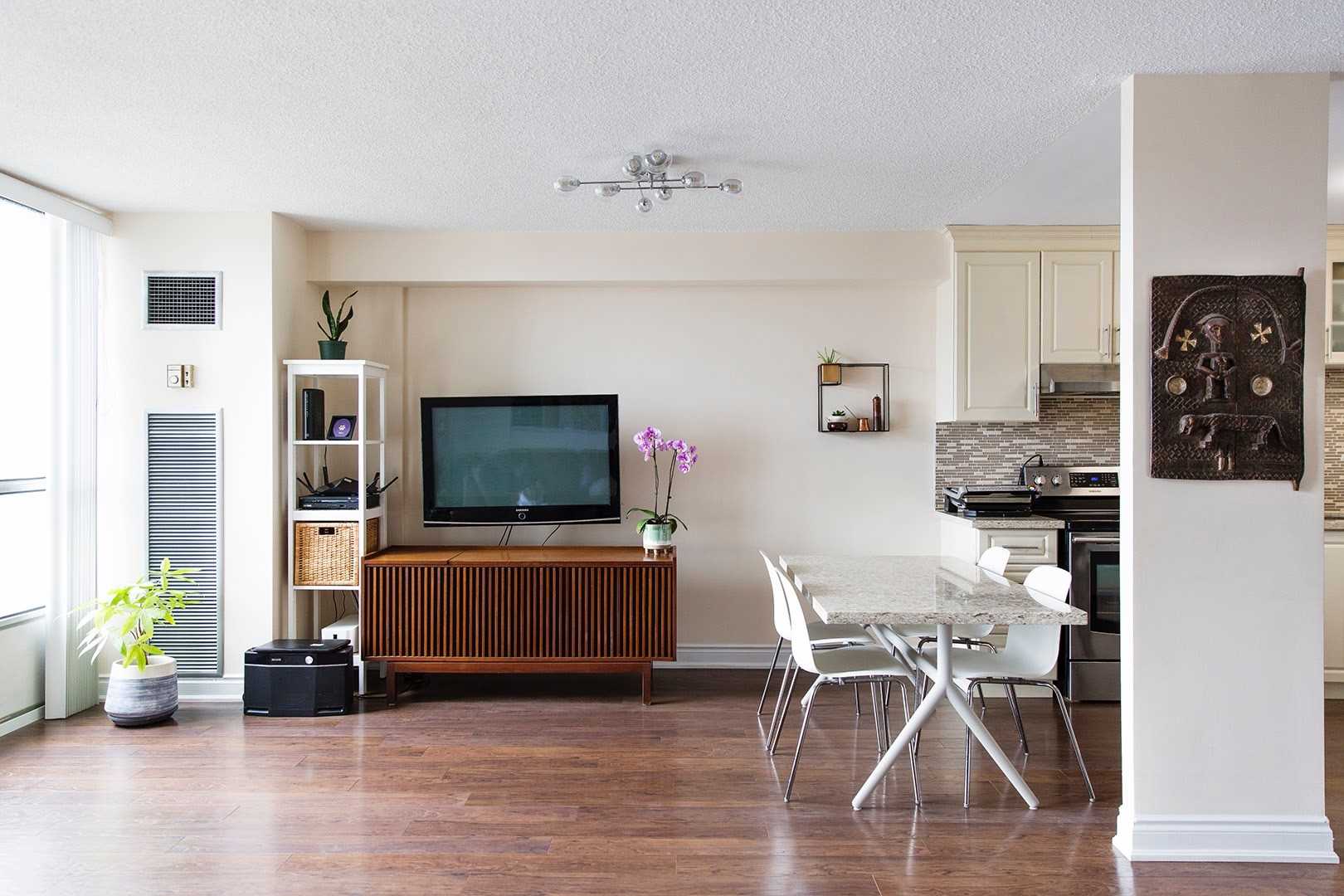 1801 10 Martha Eaton Way, North