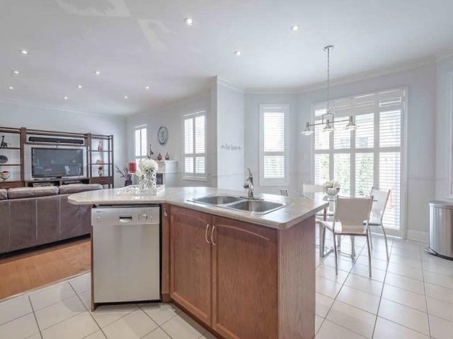 2492 Whistling Springs Cres