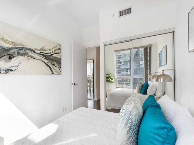 1808 - 2212 Lake Shore Blvd W