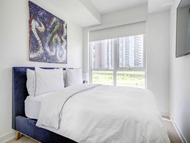 425 - 10 Park Lawn Rd