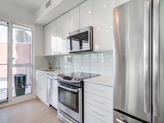 425 - 10 Park Lawn Rd