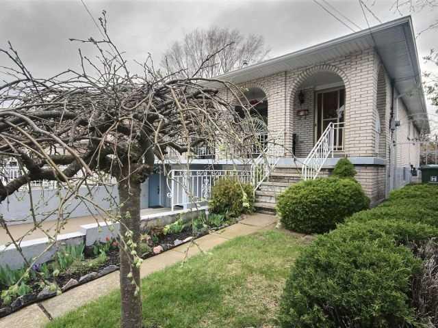 16 Jones St