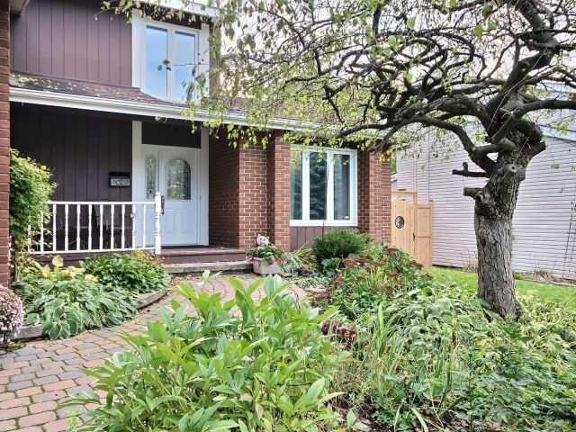 54 Herschel Cres