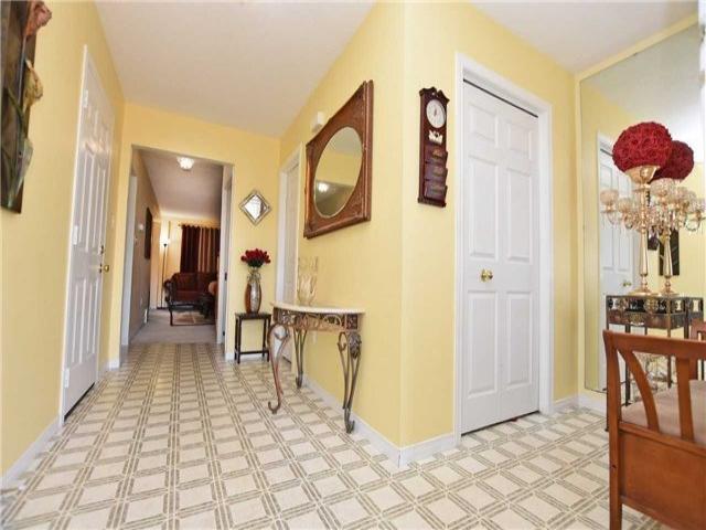 166 Stirling Macgregor Dr