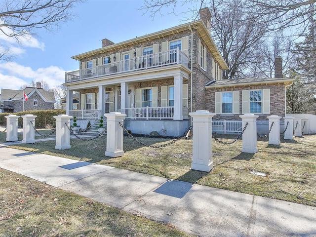200 - 5 Cobourg St