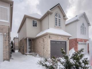 123 Chateau Cres