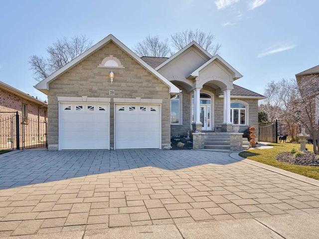 19 Davis Cres