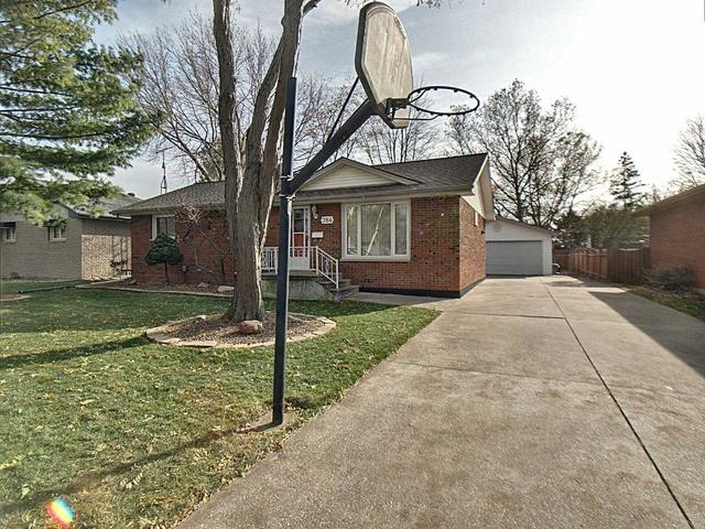 784 Park Lane Dr