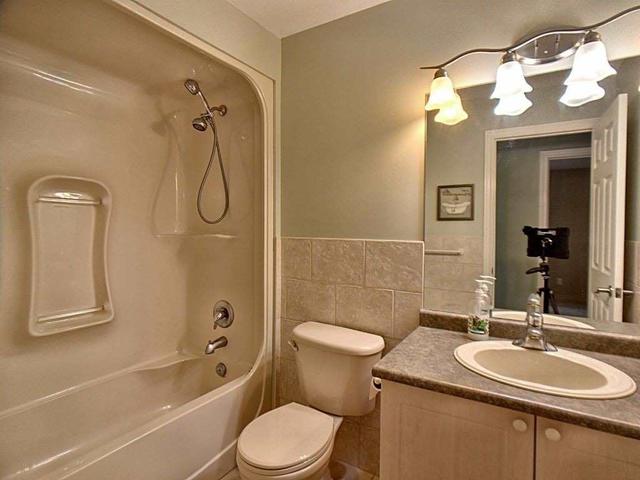 1046 Treverton Cres