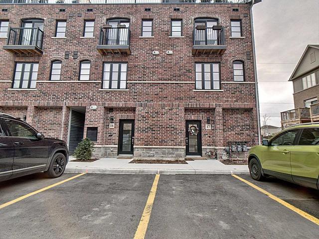 17 - 219 Dundas St E