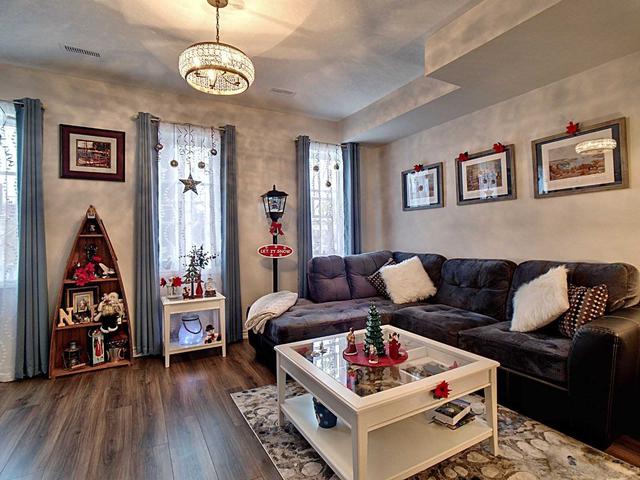 17 - 219 Dundas St E