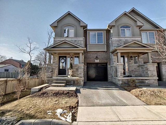 215 Dundas St E, Unit 31
